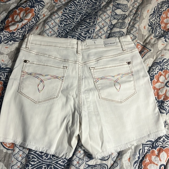 Judy Blue white cut off jean shorts - Picture 2 of 3